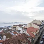 Breathtaking River View In Alfama Apartment Lissabon